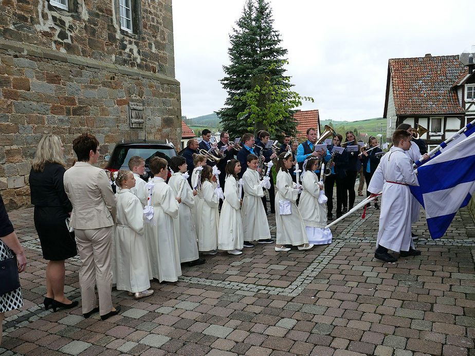 Feier der 1. Heiligen Kommunion in Sankt Crescentius (Foto: Karl-Franz Thiede)